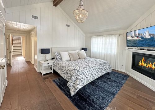 208 Indianapolis Ave, Huntington Beach CA 92646-5011 exterior