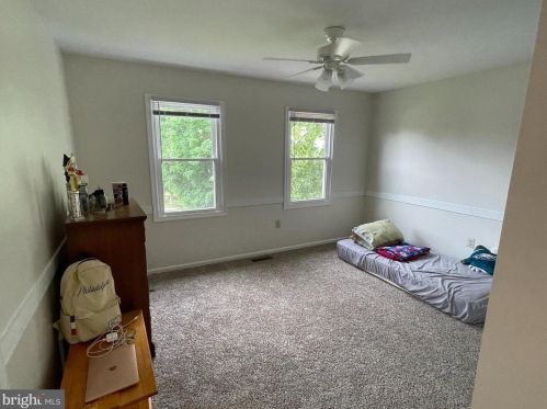 32 Windward Ct, Collegeville PA  19426-2869 exterior