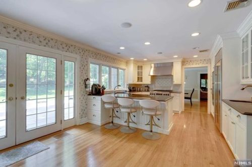255 Gregory Rd, Franklin Lakes, NJ 07417-2013