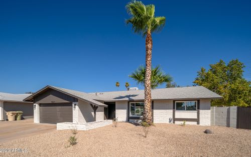 5621 Zoe Ella Way, Glendale AZ 85306-2823 exterior