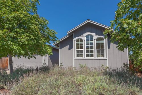 928 Estes Dr, Santa Rosa, CA 95409-2636