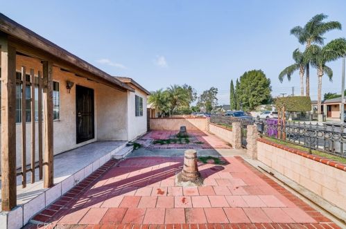 2145 Fashion Ave, Long Beach CA  90810-3536 exterior
