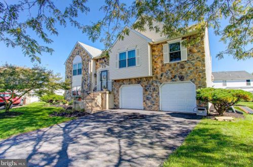 6026 Split Log Dr, Pipersville, PA 18947-1046