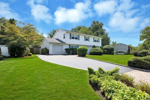 6 Long Meadow Pl, South Setauket, NY 11720-1251