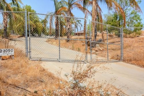 28090 Leona Dr, Lake Elsinore, CA 92532-2085