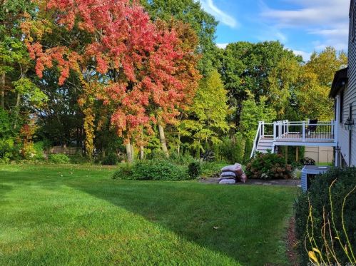 226 Juniper Ridge Dr, Waterbury CT  06708-1912 exterior