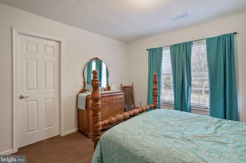 52 Oak Crest Dr, Richmond National Battlefiel VA  22835-1579 exterior