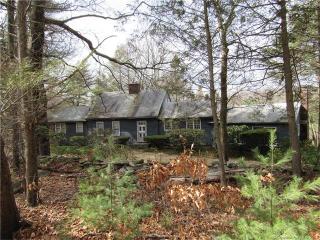 679 Bolton Rd, Vernon, CT 06066-6001