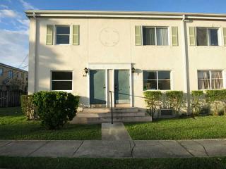 445 84th St, Miami, FL 33138-3924