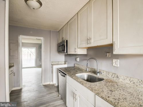 2238 Southgate Sq, Herndon VA  20191-1229 exterior