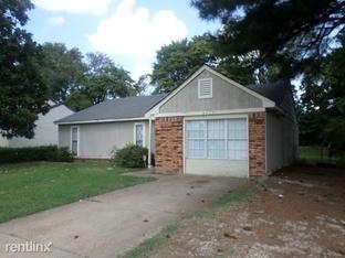 3474 Grey Bark Dr, Memphis TN  38118-8143 exterior