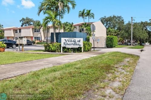 2546 38th Ave, Hollywood FL  33021-3004 exterior