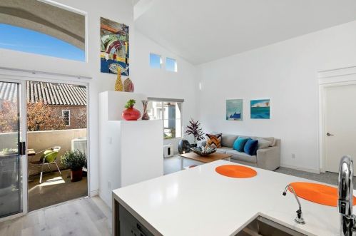 5562 Renaissance Ave, San Diego, CA 92122-5667