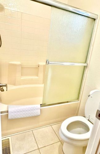 2550 Pacific Coast Hwy, Torrance CA  90505-7045 exterior