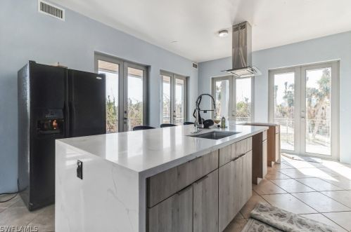 4150 Dingman Dr, Sanibel FL 33957-5107 exterior