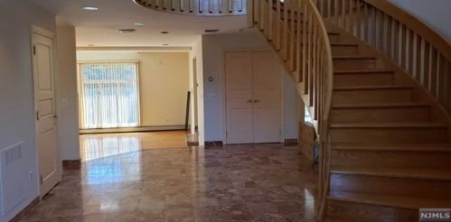 120 Jenkins Dr, Englewood NJ  07632-1602 exterior