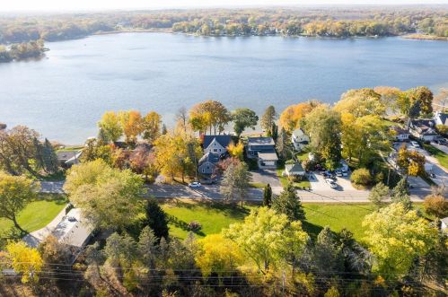 7114 Loomis Rd, Waterford WI  53185-2143 exterior