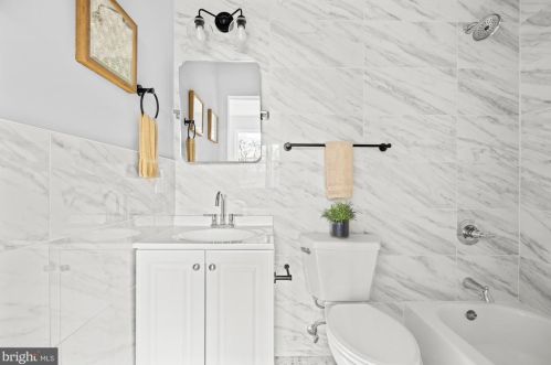 1111 Holbrook Ter, Washington DC 20002-2704 exterior