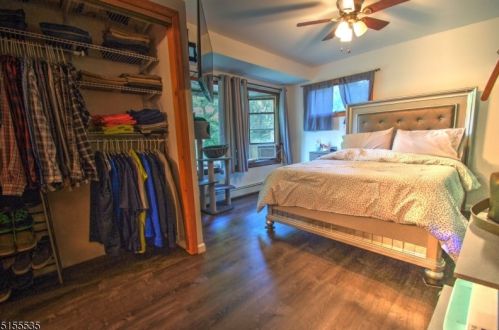 25 Grandview Ln, West Milford NJ  07480-1424 exterior