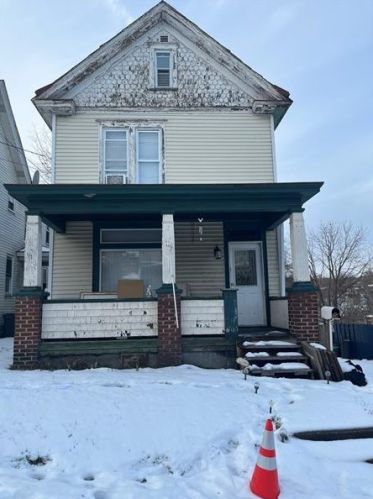 411 3rd St, Jeannette, PA 15644-1729