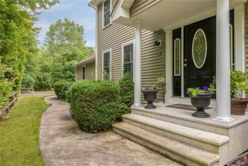 184 Twin River Rd, Lincoln, RI 02865-4828