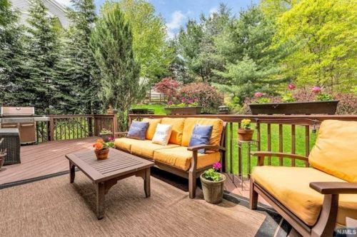 27 Skytop Rdg, Oakland NJ  07436-2355 exterior