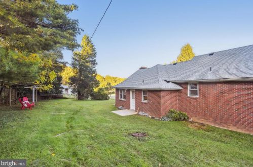 13100 Furnace Mountain Rd, Lovettsville VA  20180-2418 exterior