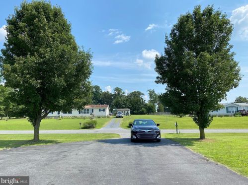 211 Fernwood Dr, Harrington, DE 19952-6004