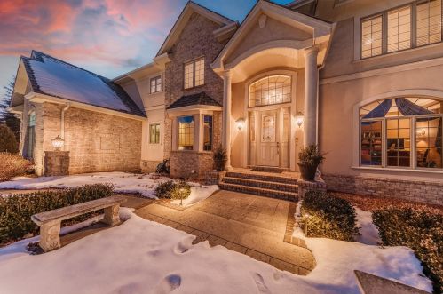 603 Thornbush Cir, Chenequa WI  53029-8648 exterior