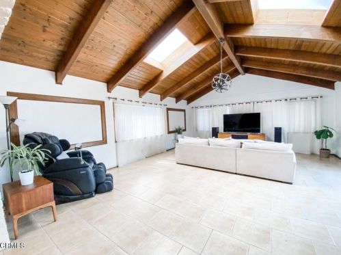 701 Yale Pl, Oxnard CA  93033-7203 exterior