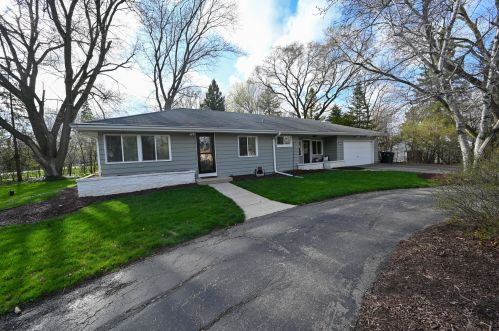1619 Sunnyslope Rd, Waukesha, WI 53151-1658