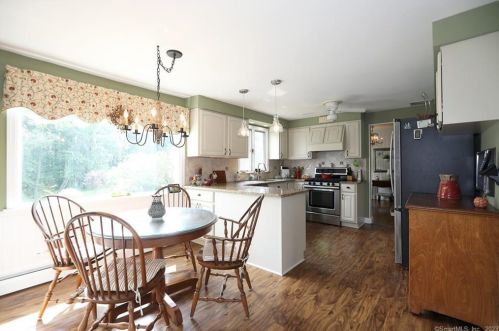 15 Bent Rd, Windsor, CT 06095-1632