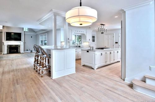18 Silver Brook Rd, Westport CT  06880-1523 exterior