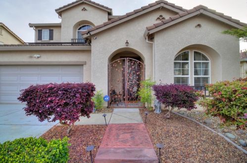 9872 Winkle Cir, Elk Grove CA  95757-6276 exterior