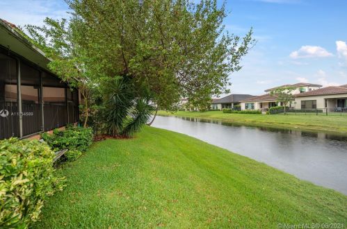 1036 113th Ter, Hollywood, FL 33025-4310