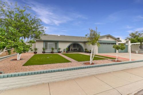 5733 Tierra Buena Ln, Glendale, AZ 85306-2426