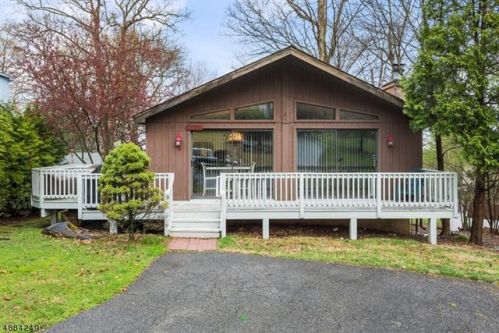 18 Pleasant Rd, High Bridge, NJ 08829-1618