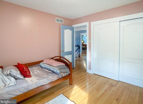 32 Sunrise Ct, Southampton PA 18966-1981 exterior