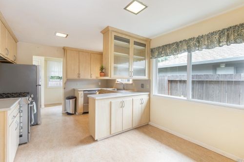 2128 Hvn Dr, Santa Rosa CA 95404-3221 exterior