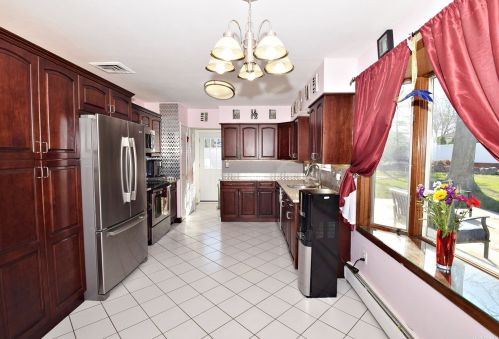 4 Merrimac Ct, Huntington Station NY  11746-6011 exterior