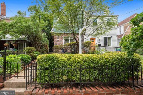 1827 Otis St, Washington, DC 20018-2713