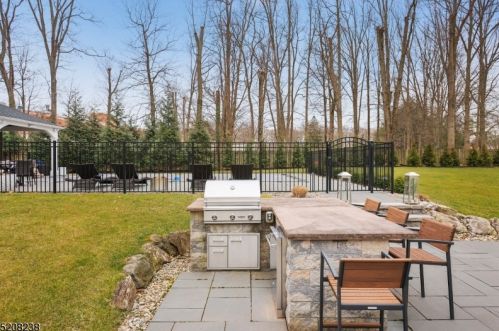 1364 Graymill Dr, Scotch Plains NJ  07076-4725 exterior