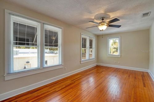 920 16 Ave, Saint Petersburg FL  33707-4113 exterior