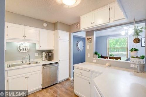 2547 Unity Ave, Minneapolis MN  55422-3451 exterior