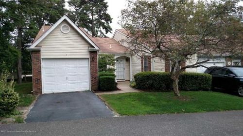 3 Taylor Ct, Lakewood, NJ 08701-7317