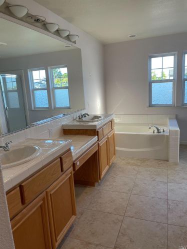 681 Decanter Cir, Windsor CA  95492-9630 exterior