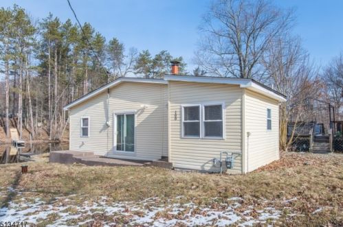 100 Tintle Ave, West Milford Lakes NJ  07480-4715 exterior