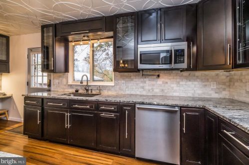 2335 Hillside Dr, Norristown, PA 19403-3608