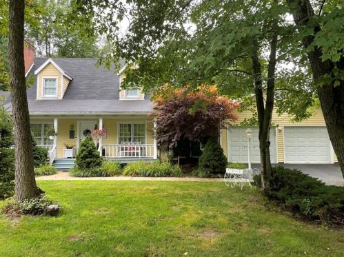 120 Applewood Ln, Slippery Rock, PA 16057-2904