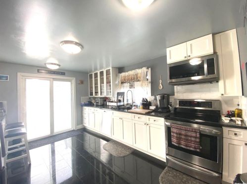 29 Jamaica Ave, Wheatley Heights NY  11798-3027 exterior